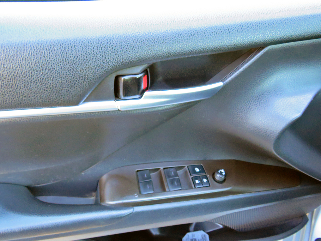 Toyota Camry LE Auto (Natl) 2021