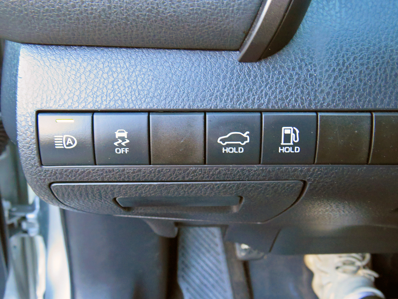 Toyota Camry LE Auto (Natl) 2021