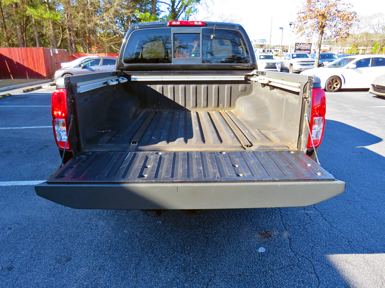 Nissan Frontier Crew Cab 4x2 SV V6 Auto 2018