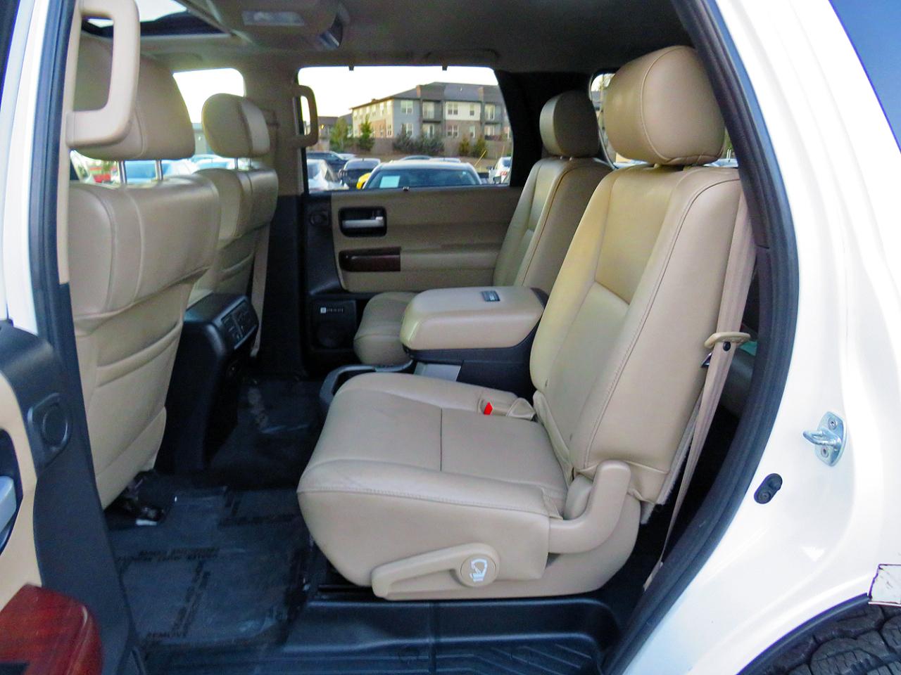 Toyota Sequoia 4WD 5.7L FFV Platinum (Natl) 2014