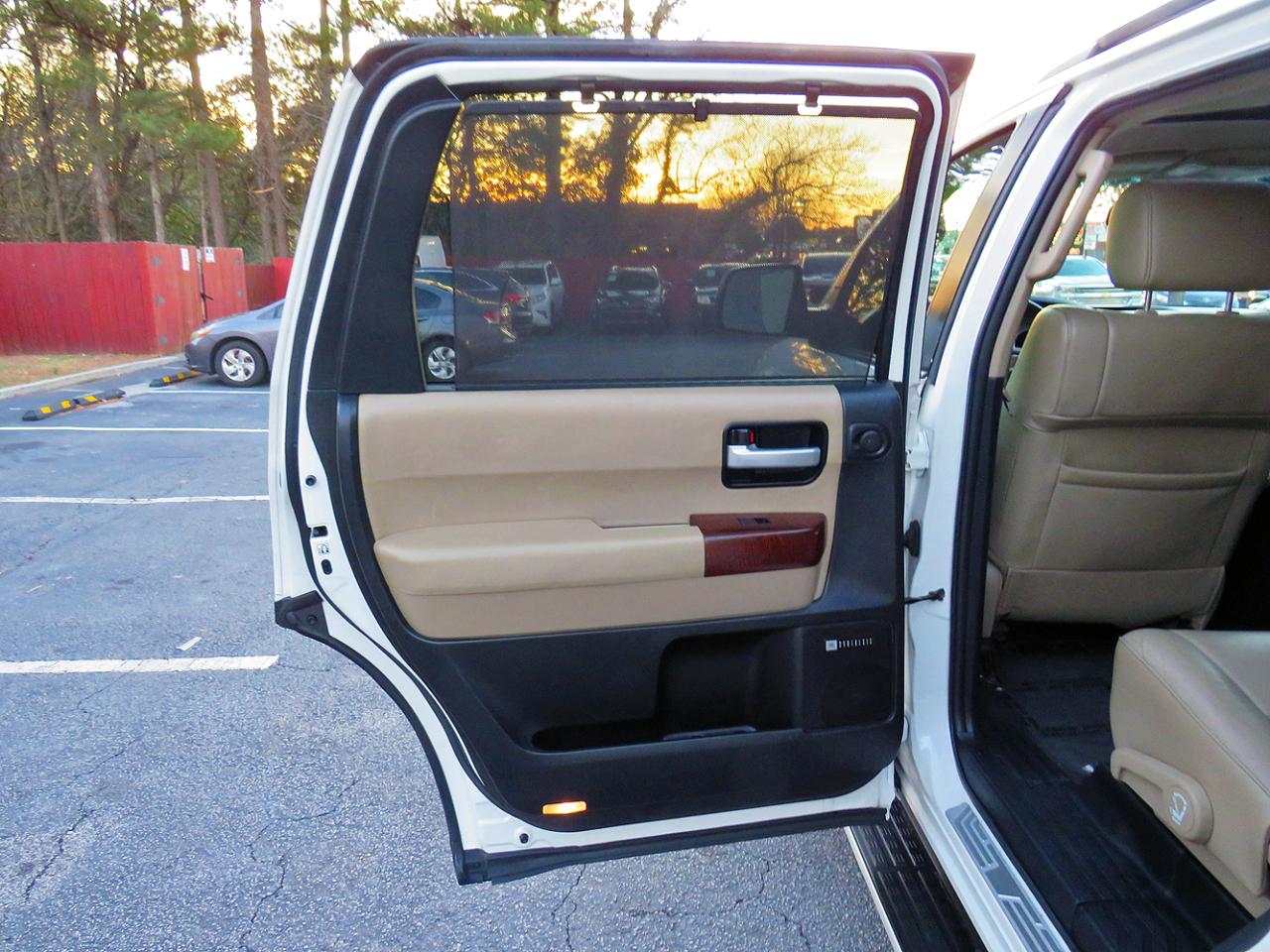 Toyota Sequoia 4WD 5.7L FFV Platinum (Natl) 2014