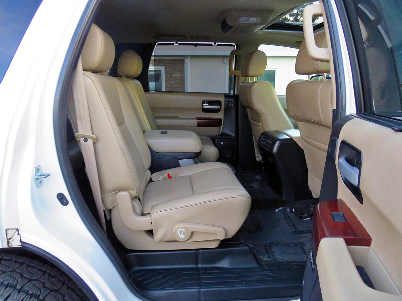 Toyota Sequoia 4WD 5.7L FFV Platinum (Natl) 2014