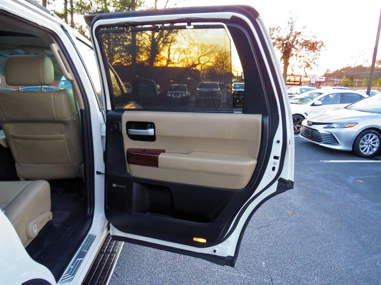 Toyota Sequoia 4WD 5.7L FFV Platinum (Natl) 2014