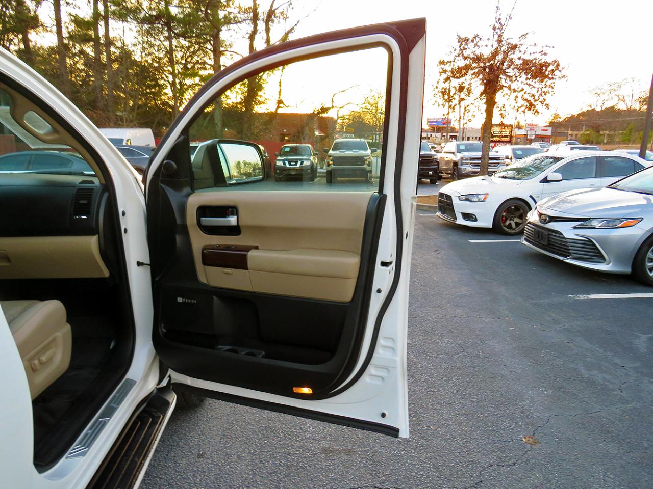 Toyota Sequoia 4WD 5.7L FFV Platinum (Natl) 2014