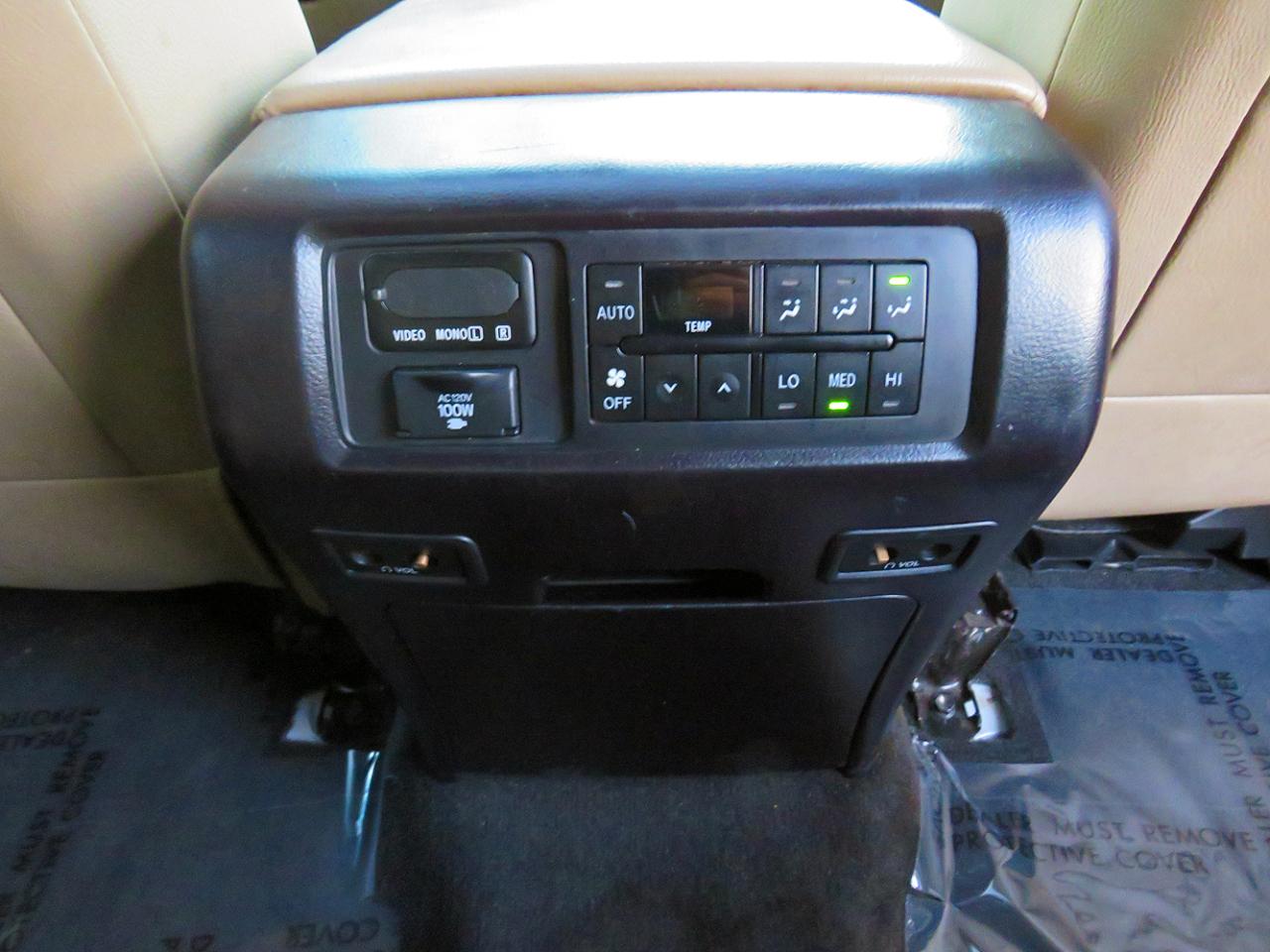 Toyota Sequoia 4WD 5.7L FFV Platinum (Natl) 2014