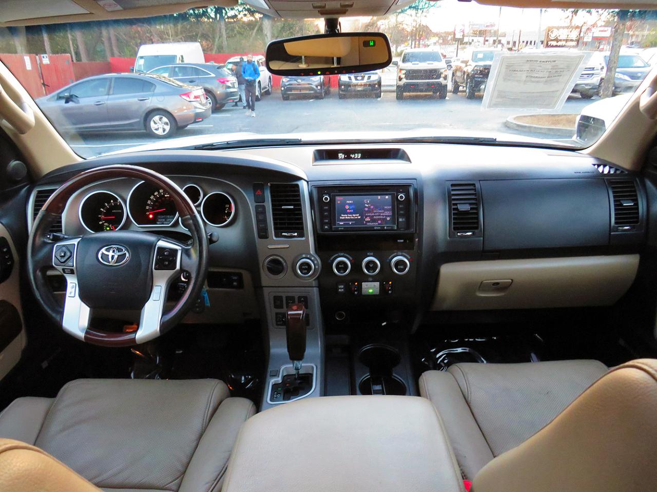 Toyota Sequoia 4WD 5.7L FFV Platinum (Natl) 2014