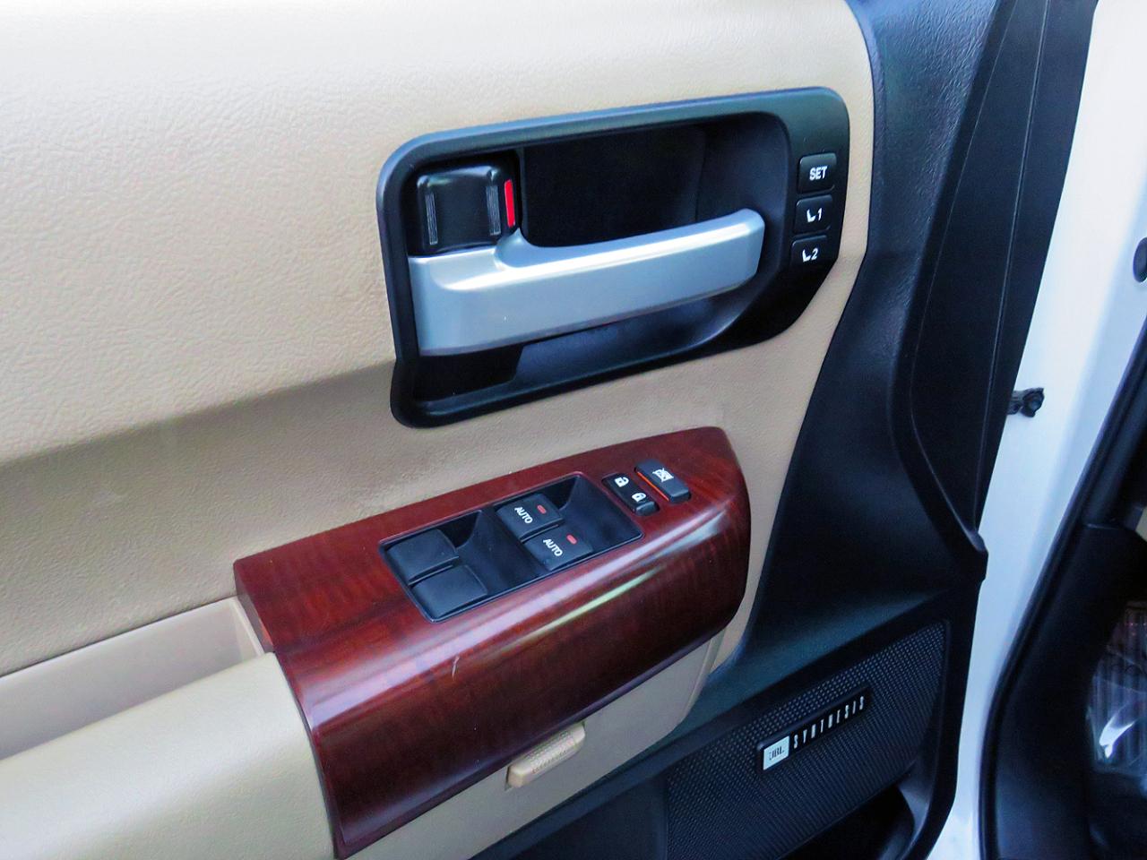 Toyota Sequoia 4WD 5.7L FFV Platinum (Natl) 2014