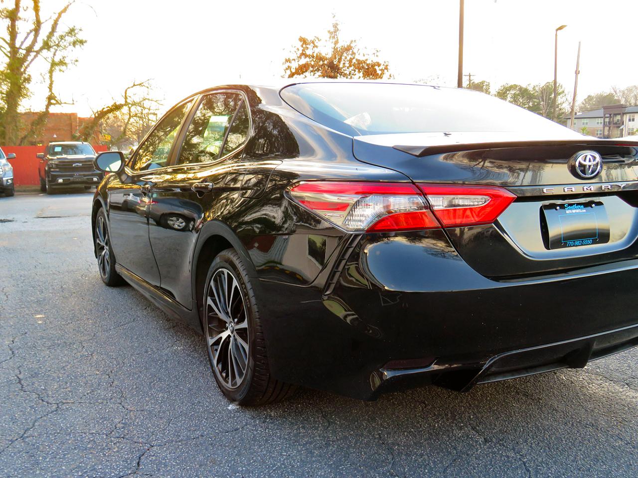 Toyota Camry SE 2018