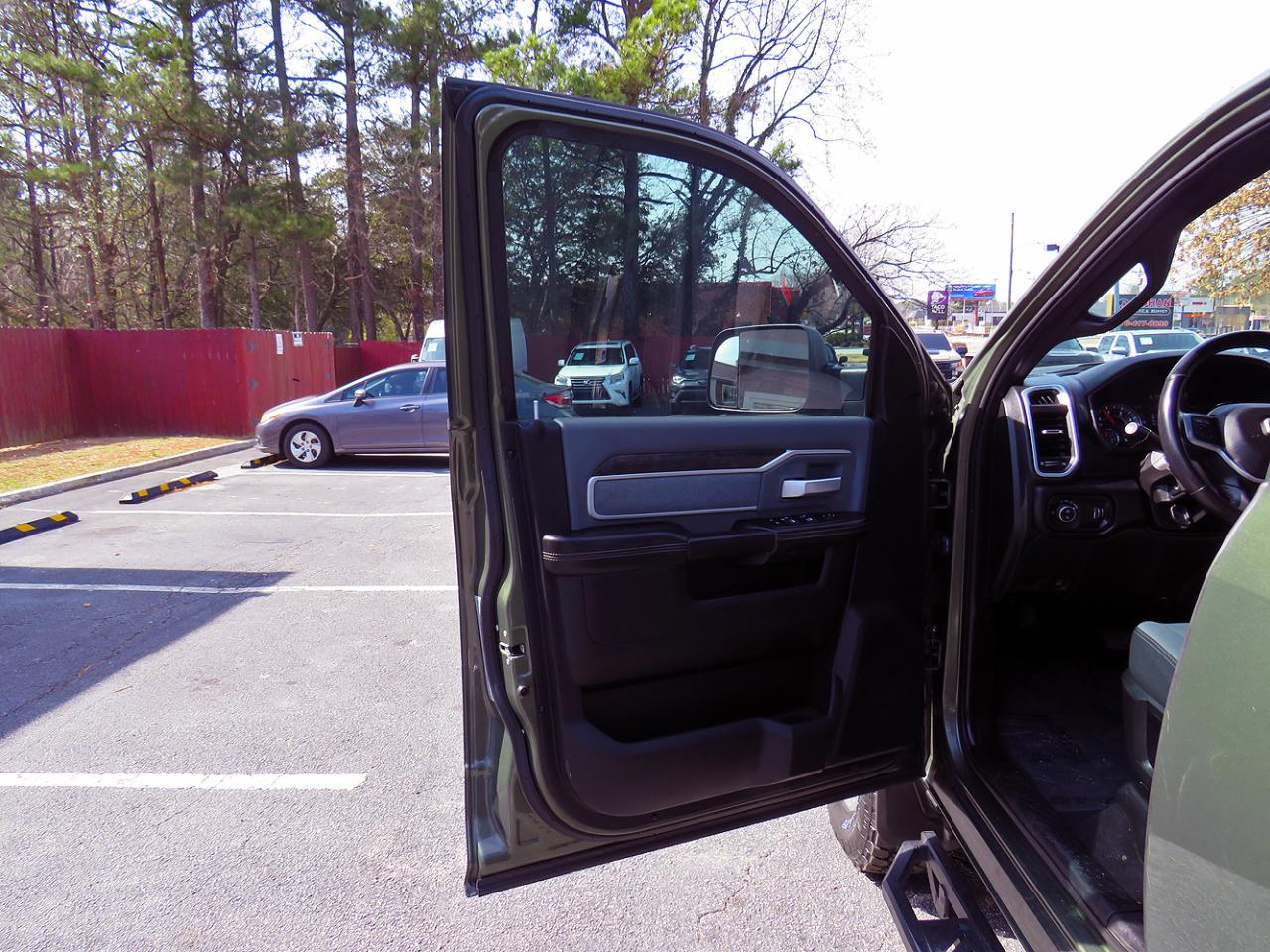 RAM 2500 Big Horn 4x4 Mega Cab 6'4" Box 2021