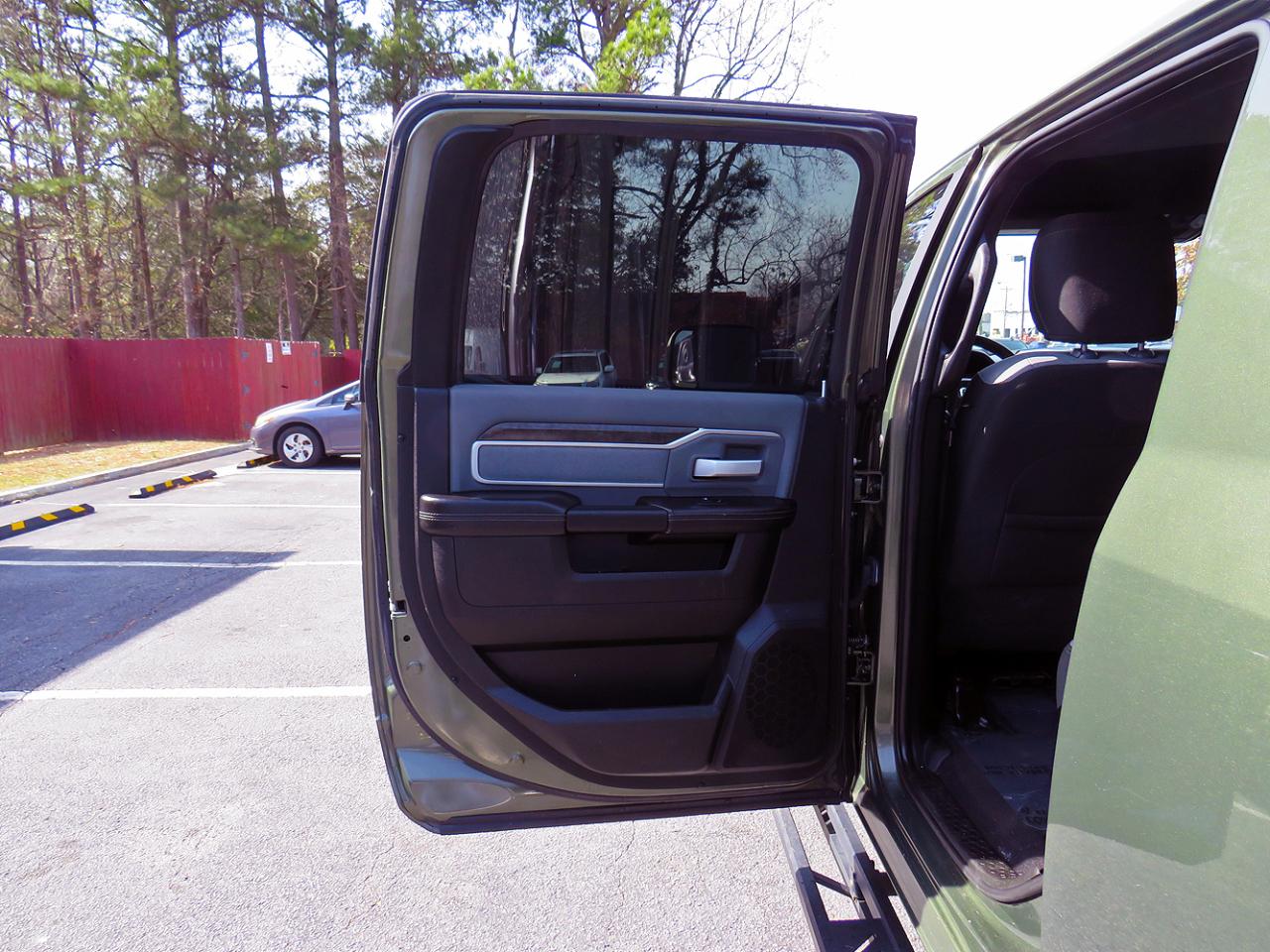 RAM 2500 Big Horn 4x4 Mega Cab 6'4" Box 2021