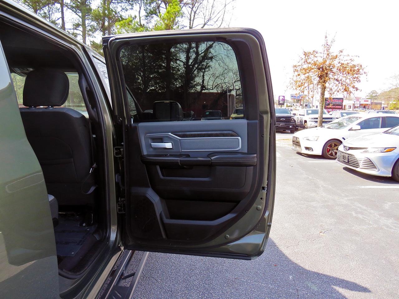 RAM 2500 Big Horn 4x4 Mega Cab 6'4" Box 2021