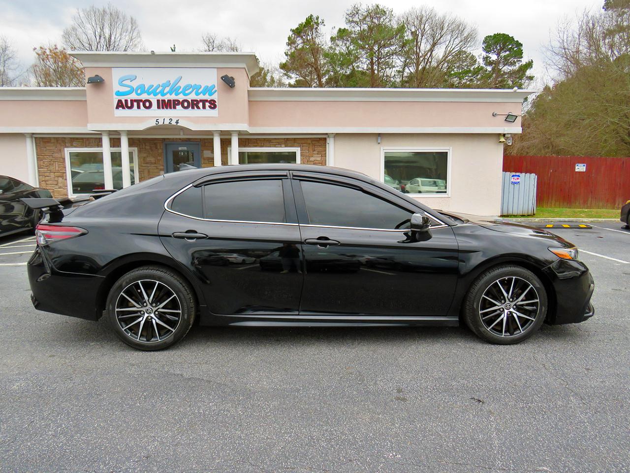 Toyota Camry SE Auto (Natl) 2021