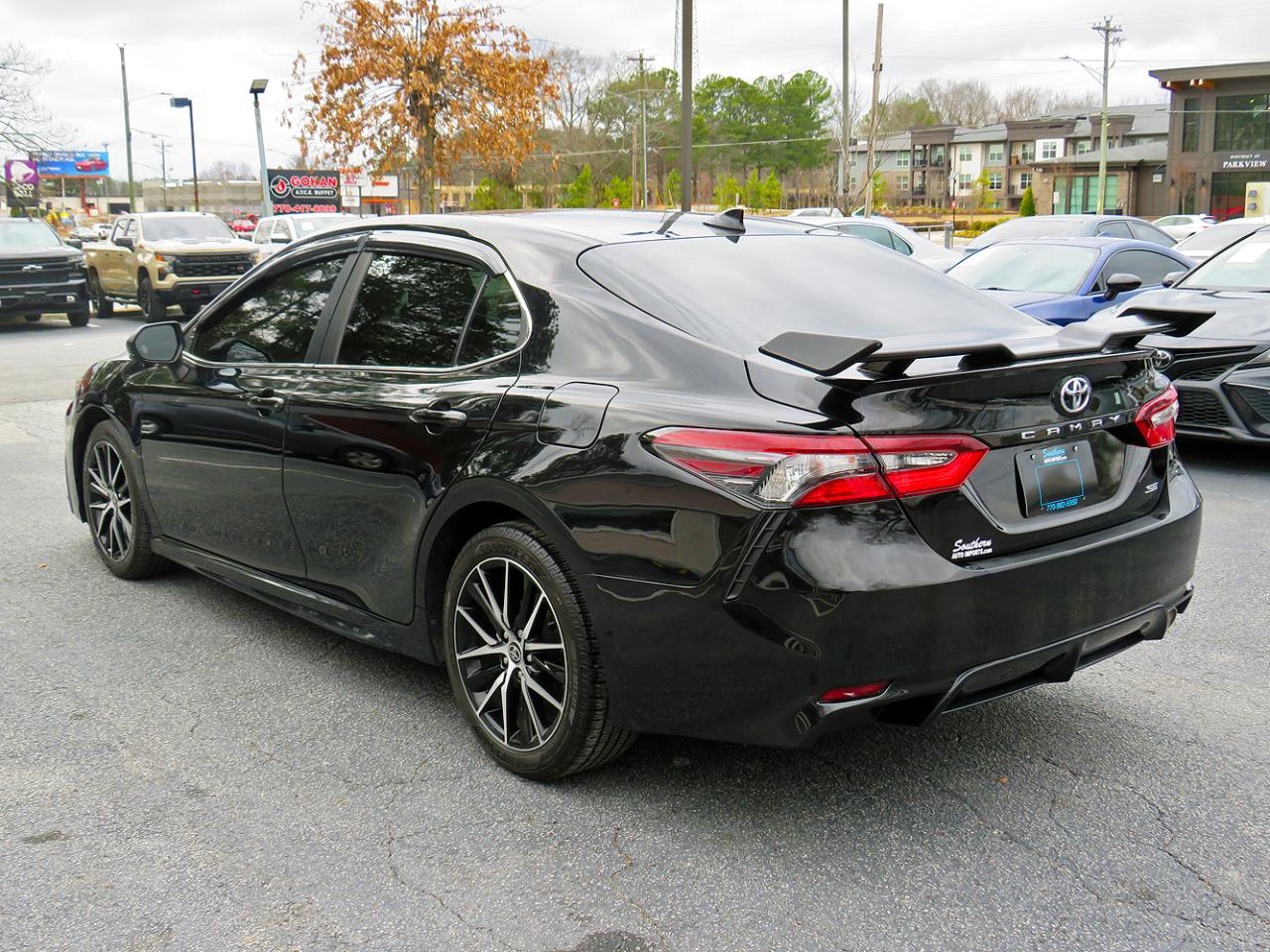 Toyota Camry SE Auto (Natl) 2021