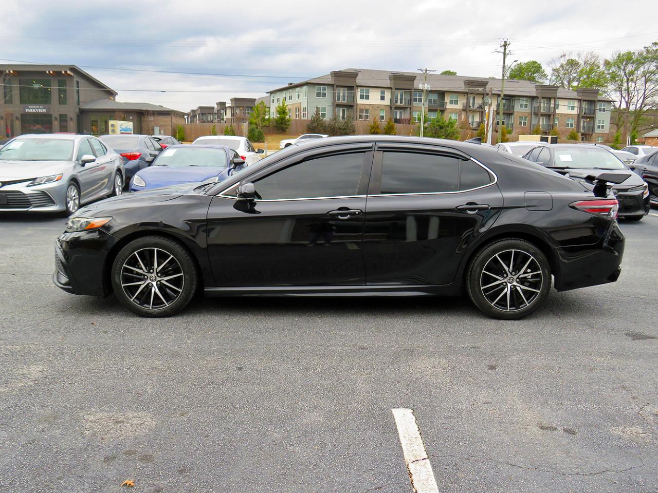 Toyota Camry SE Auto (Natl) 2021