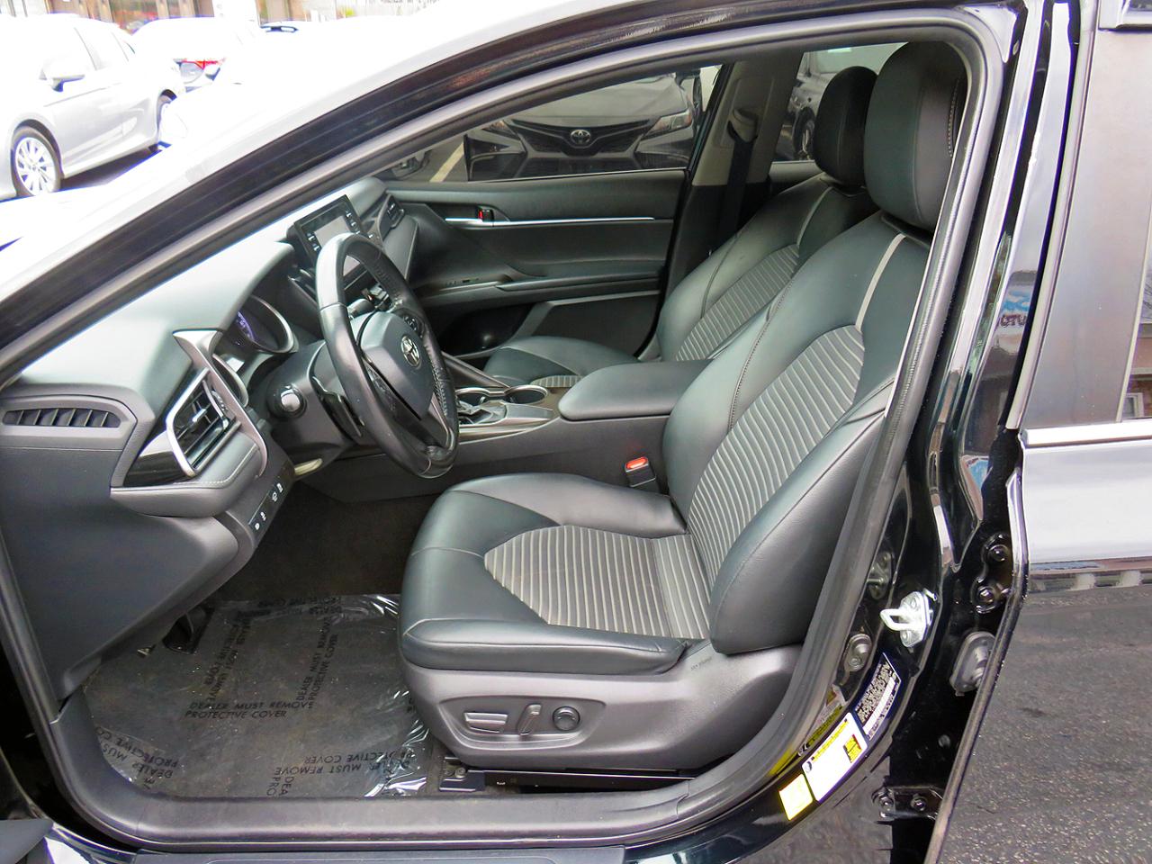 Toyota Camry SE Auto (Natl) 2021