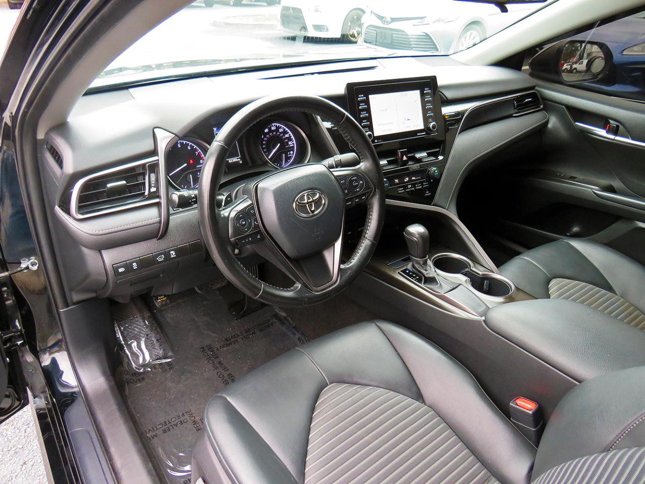 Toyota Camry SE Auto (Natl) 2021