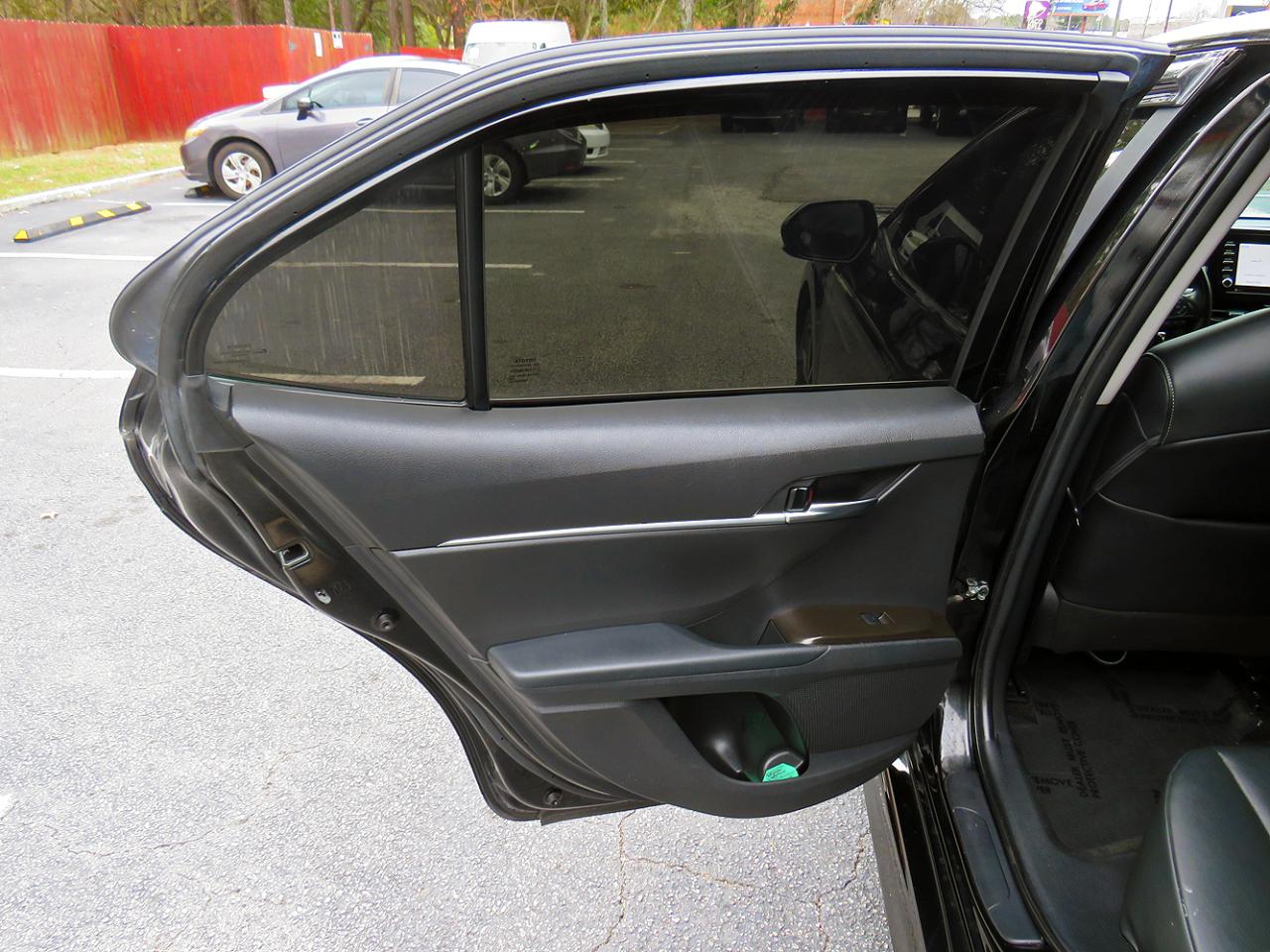 Toyota Camry SE Auto (Natl) 2021