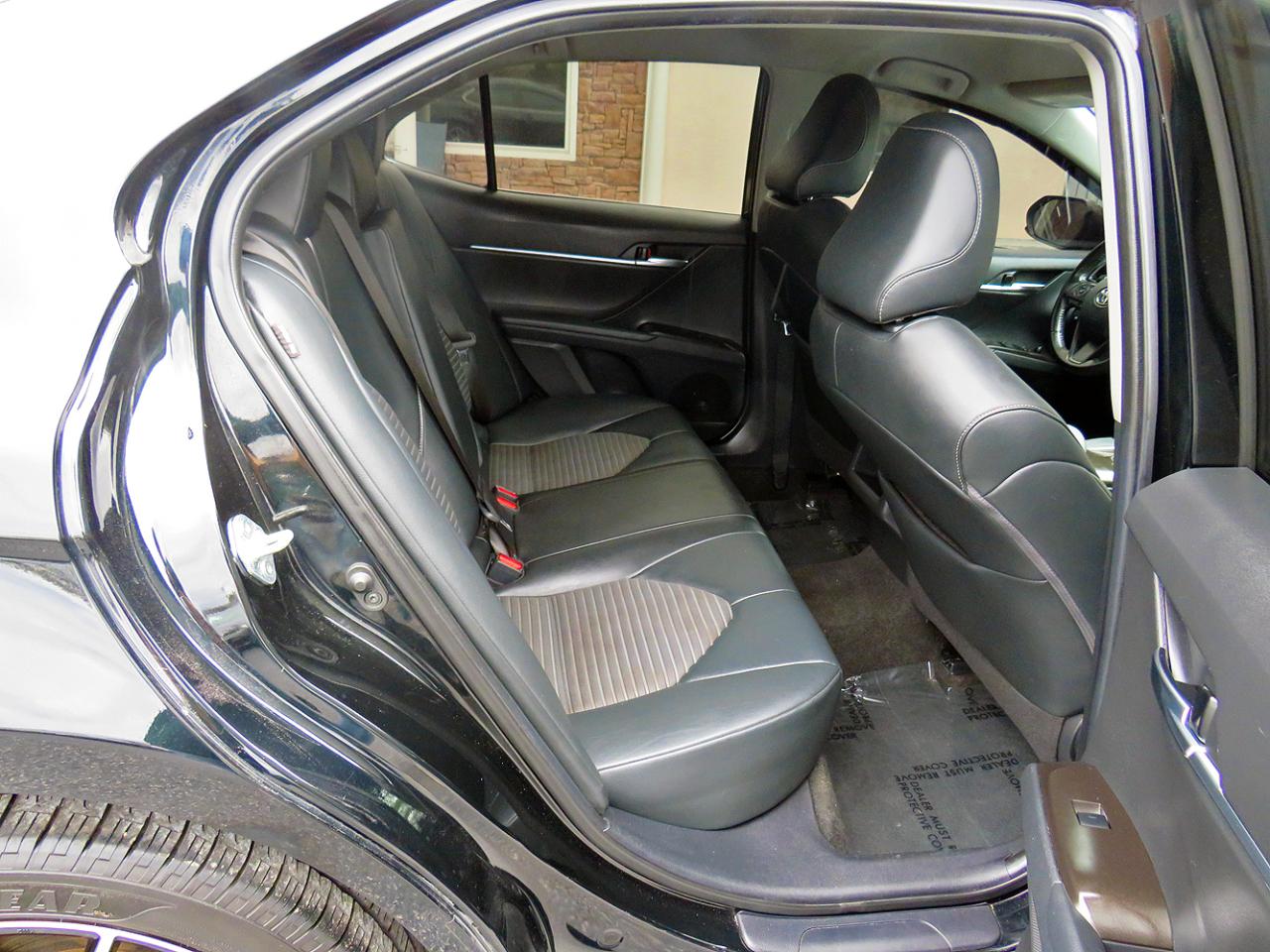 Toyota Camry SE Auto (Natl) 2021