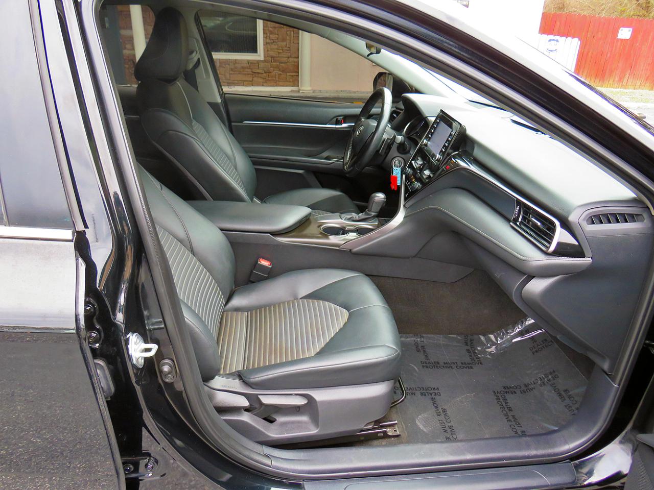 Toyota Camry SE Auto (Natl) 2021