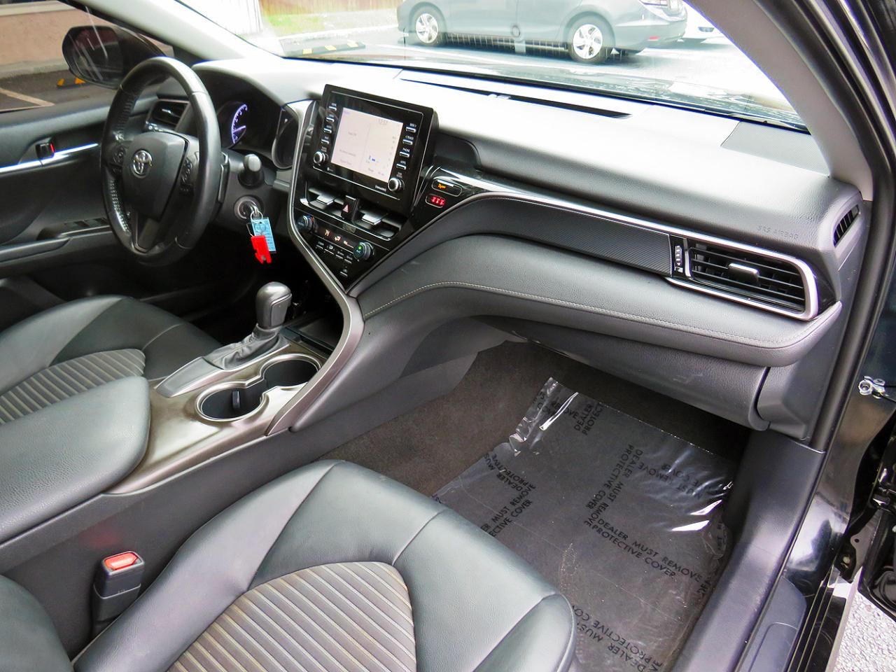 Toyota Camry SE Auto (Natl) 2021