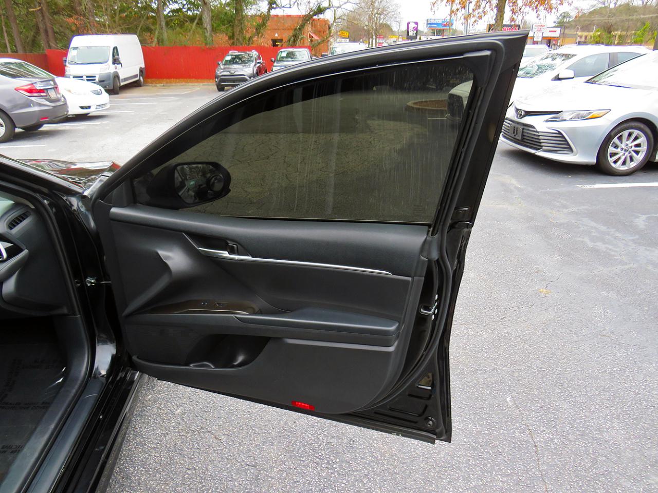 Toyota Camry SE Auto (Natl) 2021