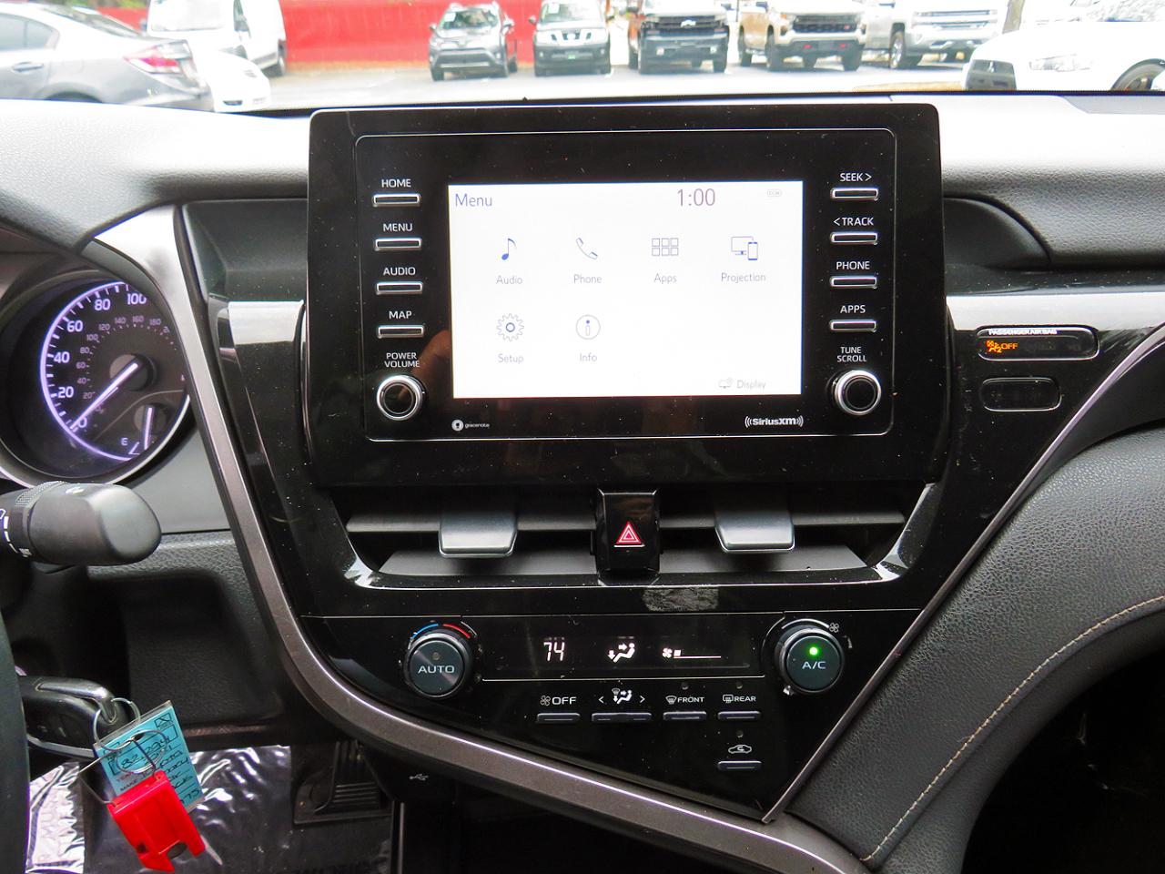 Toyota Camry SE Auto (Natl) 2021