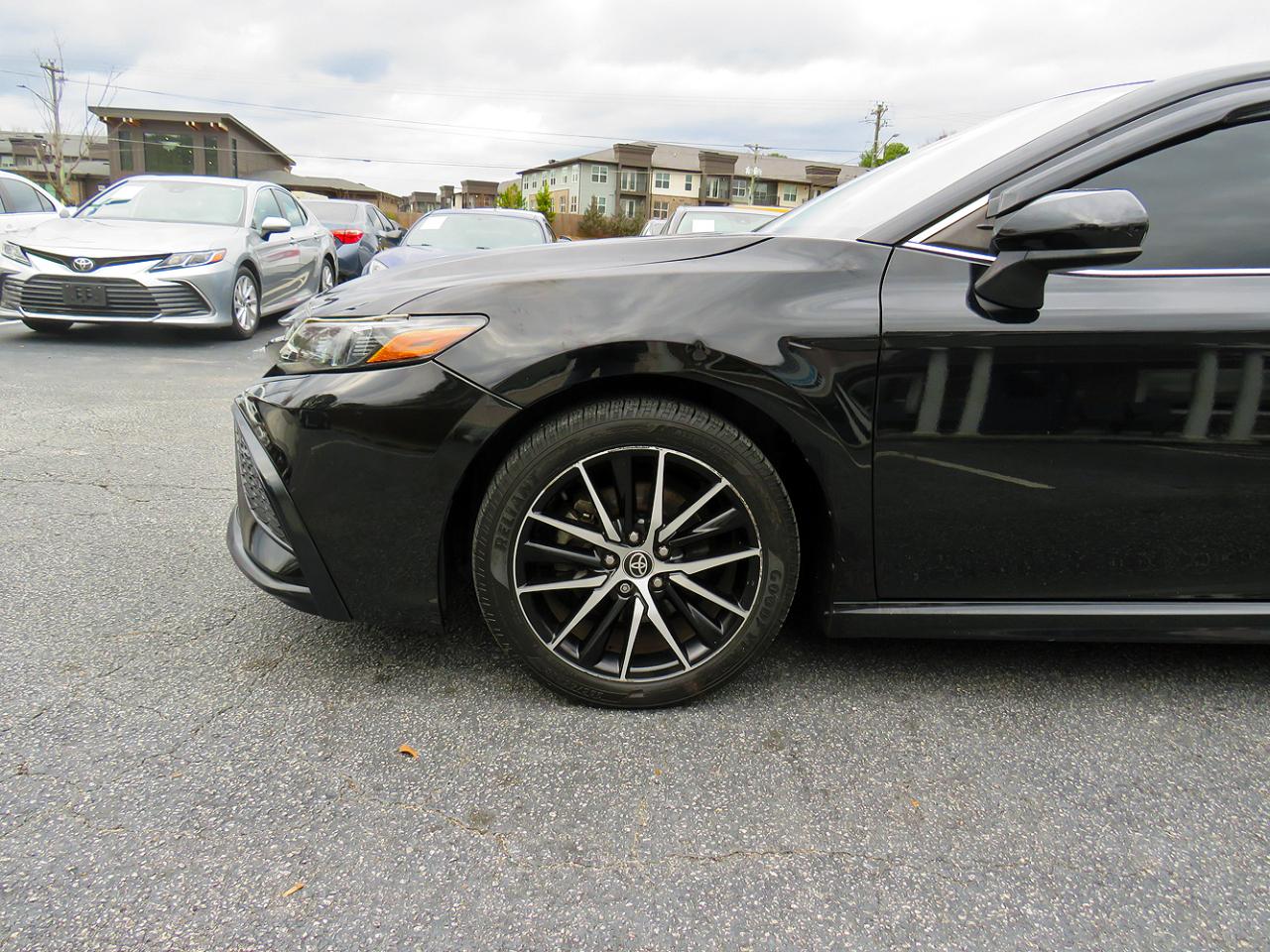 Toyota Camry SE Auto (Natl) 2021