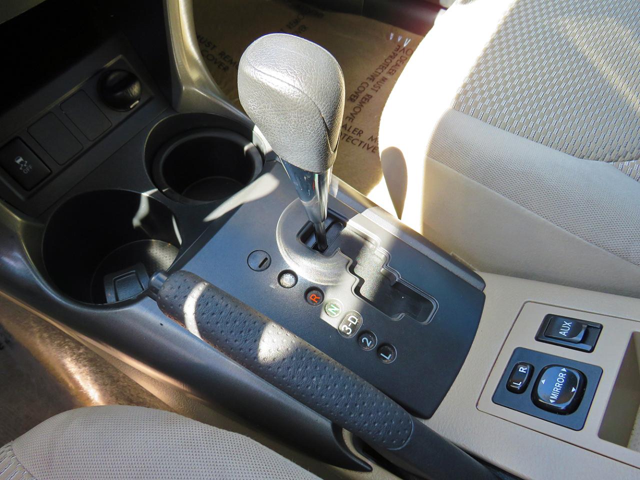 Toyota RAV4 4WD 4dr 4-cyl 4-Spd AT (Natl) 2011