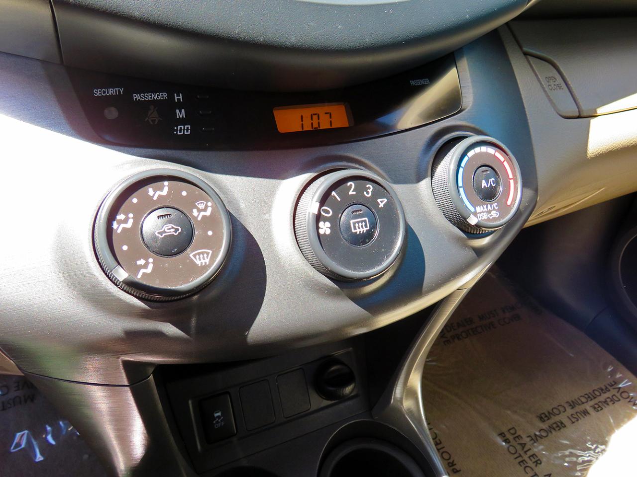 Toyota RAV4 4WD 4dr 4-cyl 4-Spd AT (Natl) 2011