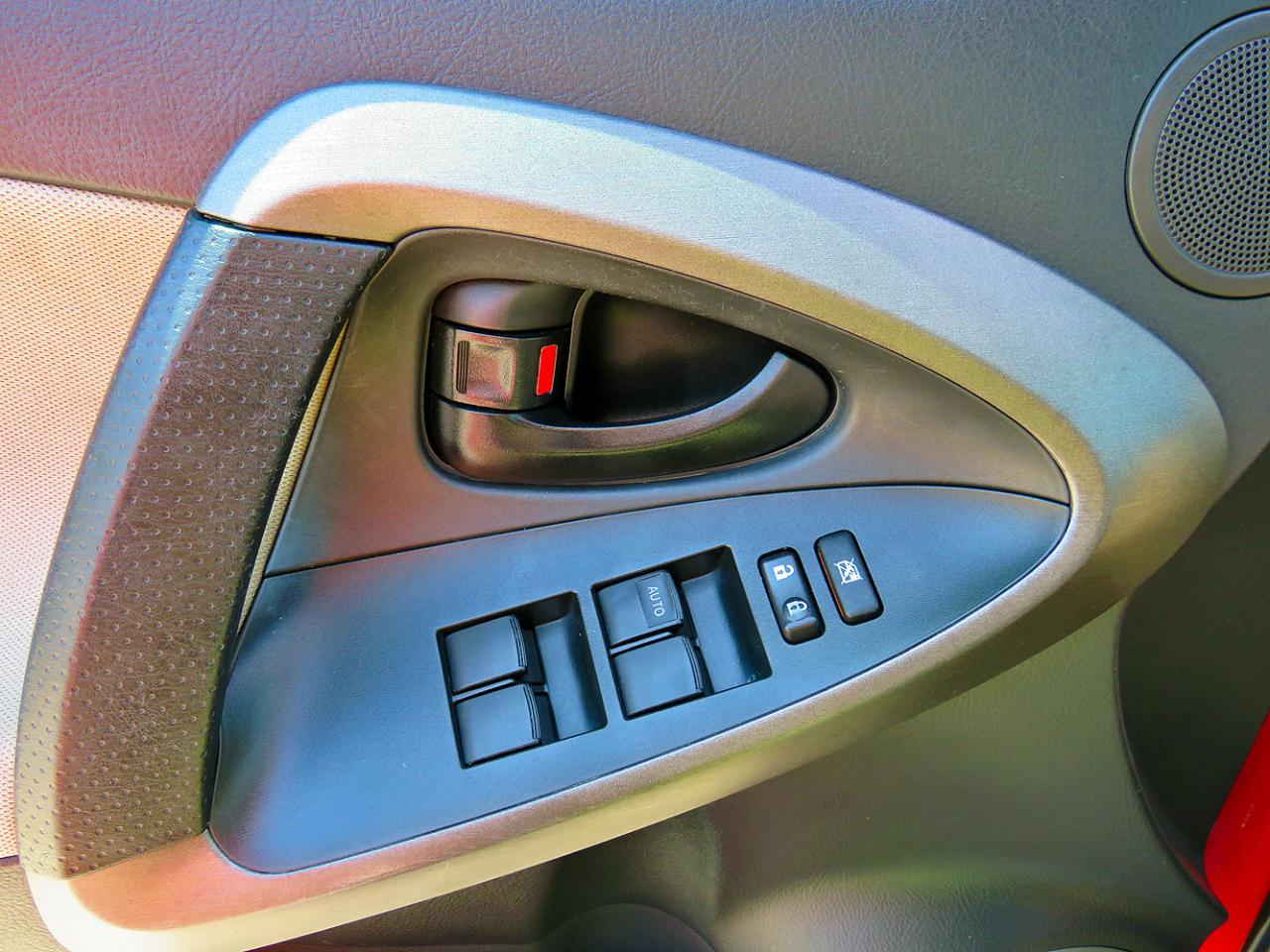 Toyota RAV4 4WD 4dr 4-cyl 4-Spd AT (Natl) 2011