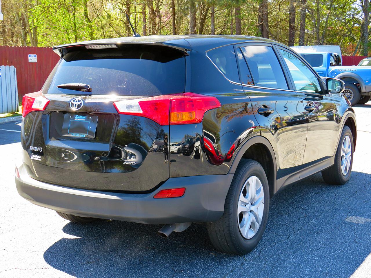 Toyota RAV4 AWD 4dr LE (Natl) 2015
