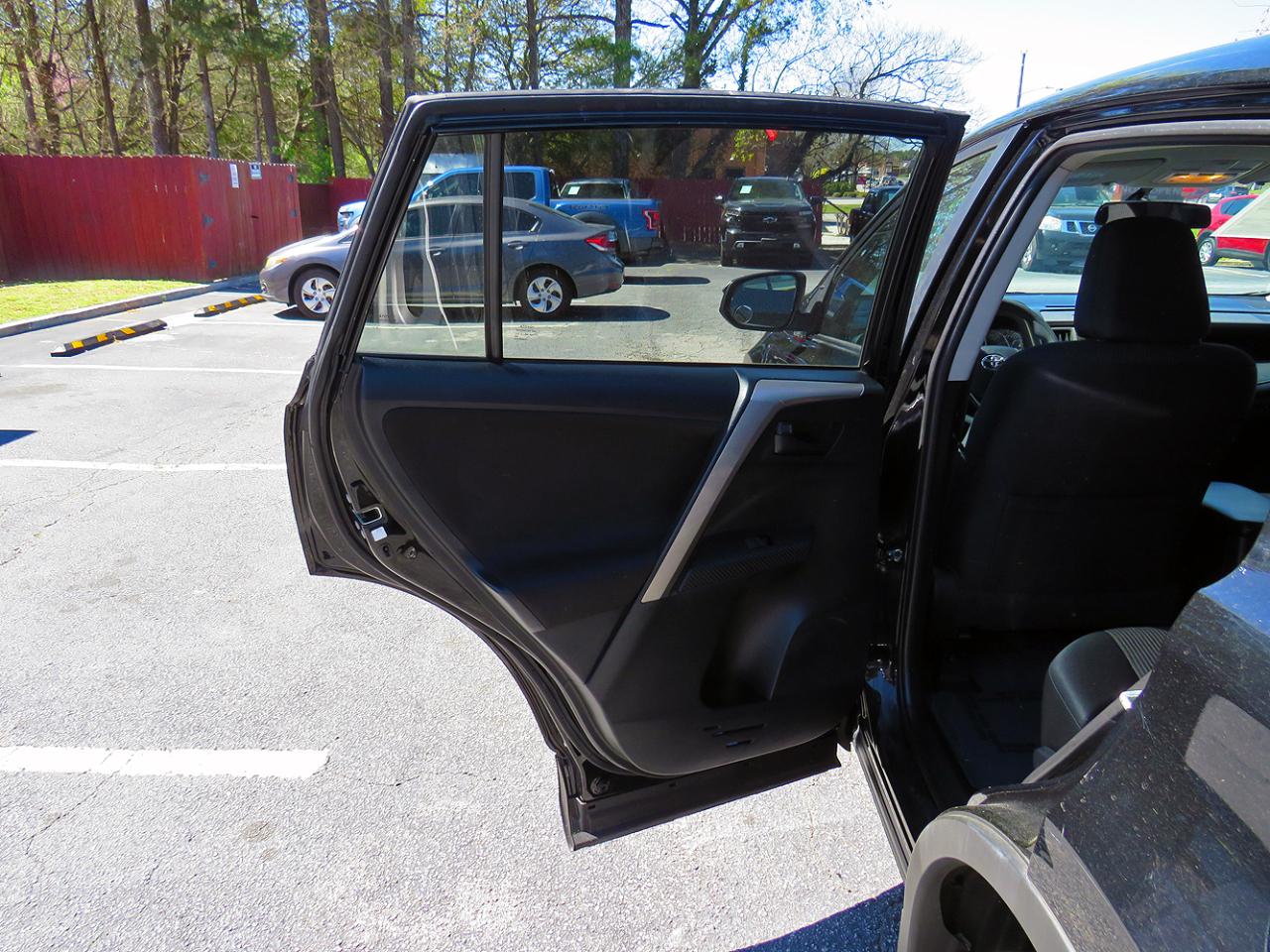 Toyota RAV4 AWD 4dr LE (Natl) 2015