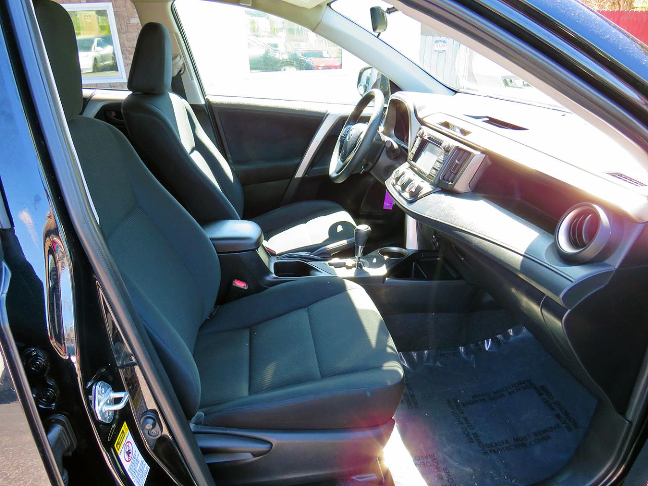 Toyota RAV4 AWD 4dr LE (Natl) 2015