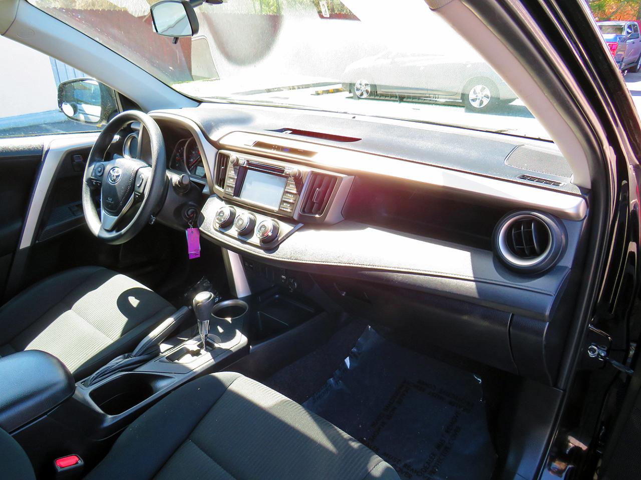 Toyota RAV4 AWD 4dr LE (Natl) 2015