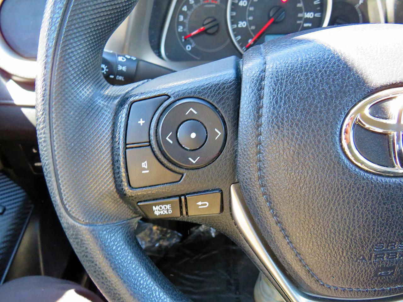 Toyota RAV4 AWD 4dr LE (Natl) 2015