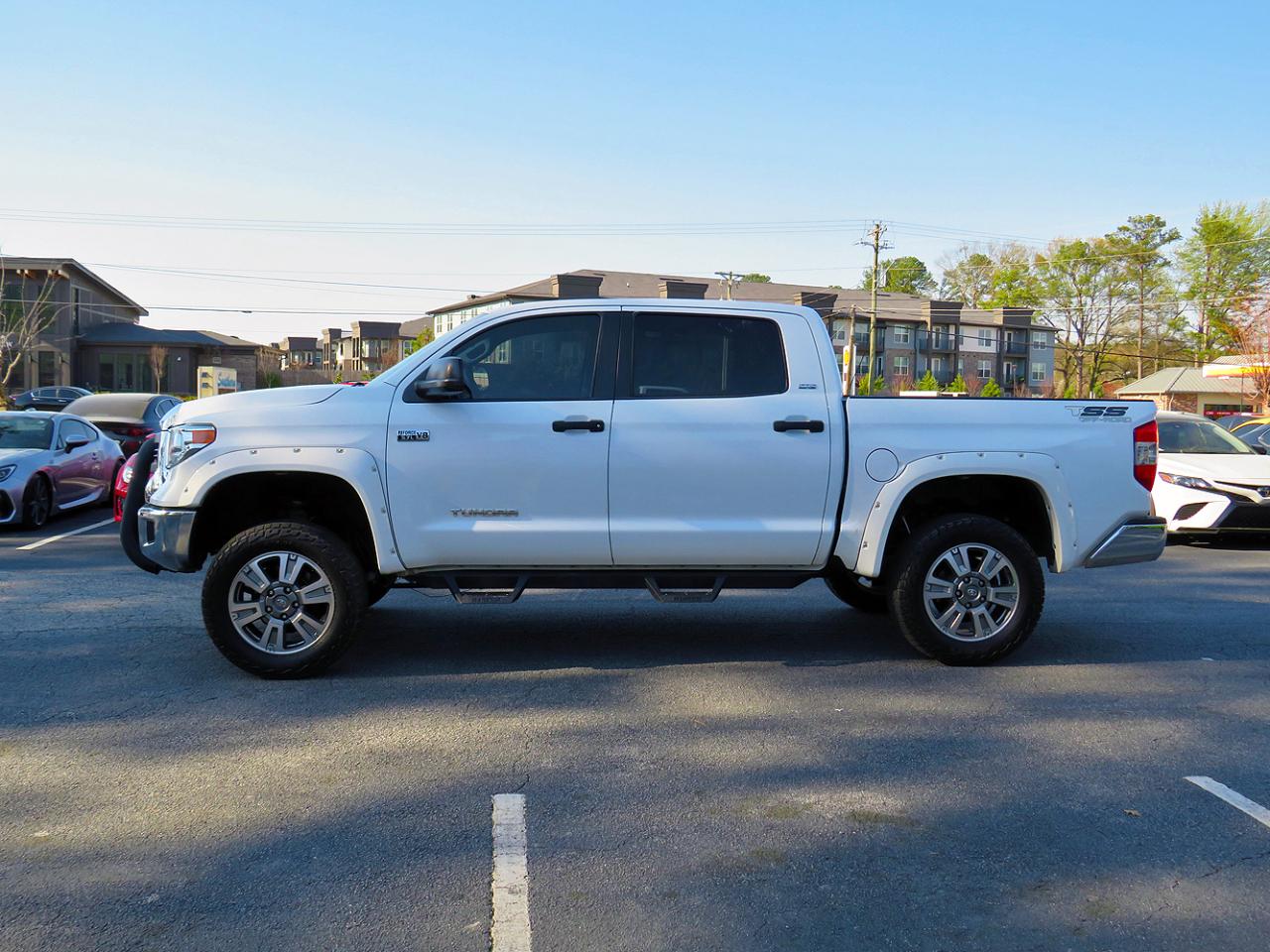 Toyota Tundra 4WD Truck CrewMax 5.7L FFV V8 6-Spd AT SR5 (Natl) 2014
