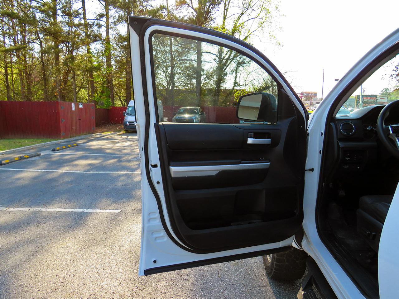 Toyota Tundra 4WD Truck CrewMax 5.7L FFV V8 6-Spd AT SR5 (Natl) 2014