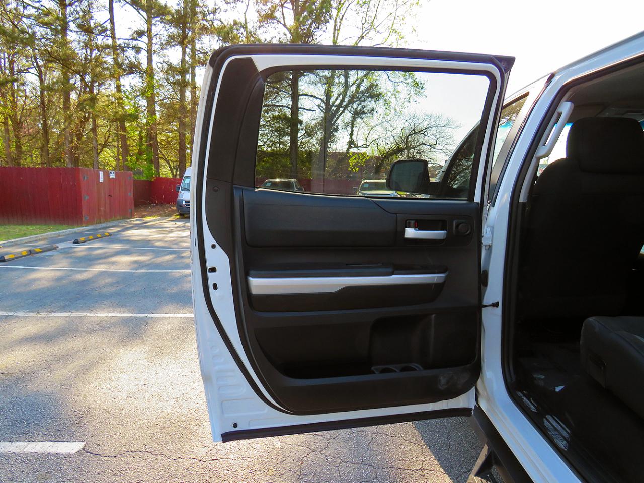 Toyota Tundra 4WD Truck CrewMax 5.7L FFV V8 6-Spd AT SR5 (Natl) 2014