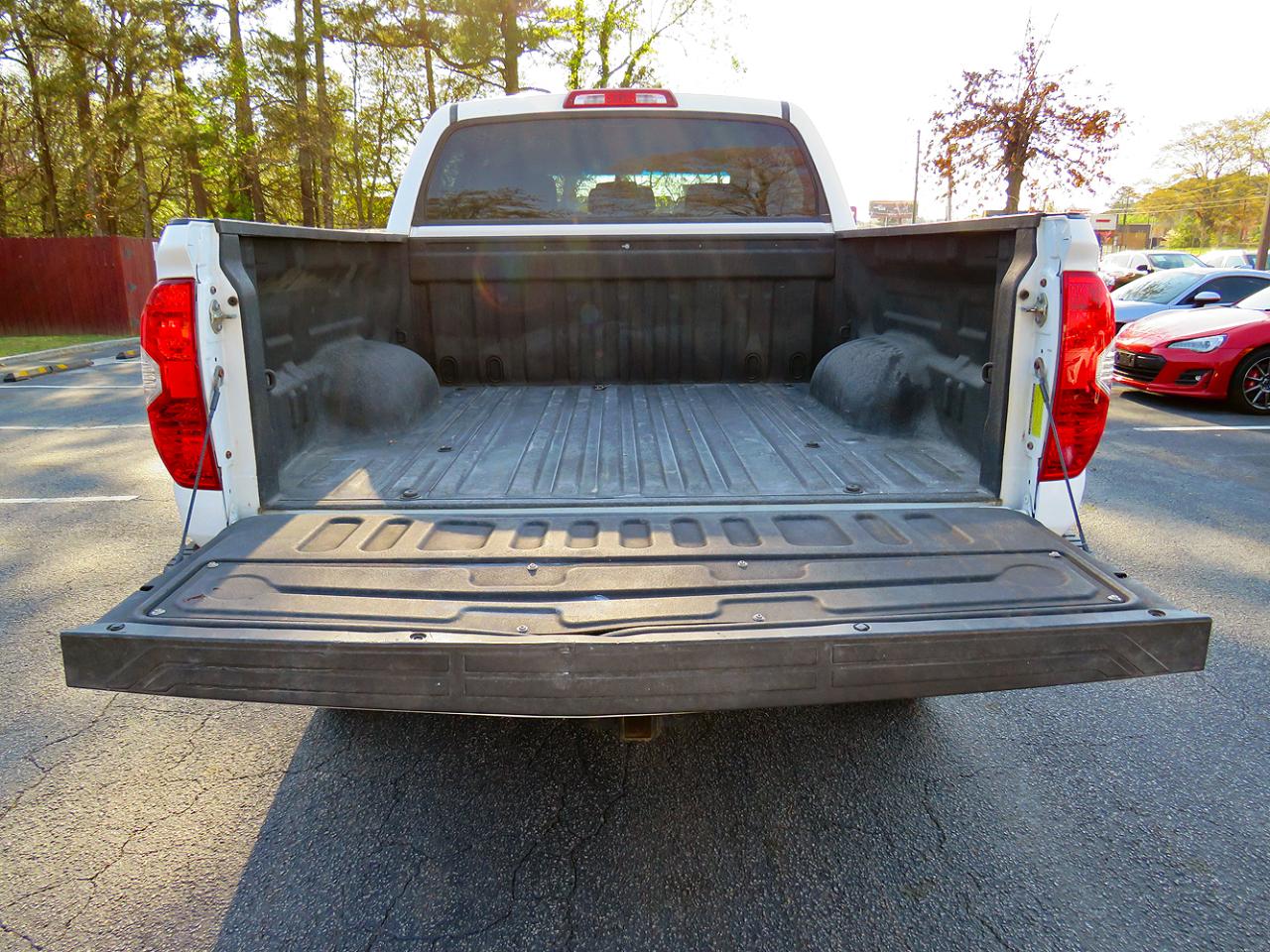 Toyota Tundra 4WD Truck CrewMax 5.7L FFV V8 6-Spd AT SR5 (Natl) 2014