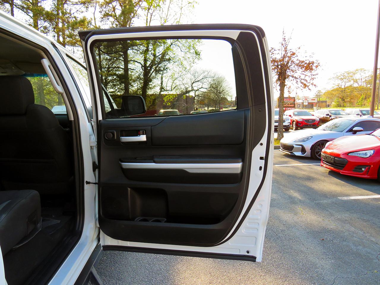 Toyota Tundra 4WD Truck CrewMax 5.7L FFV V8 6-Spd AT SR5 (Natl) 2014