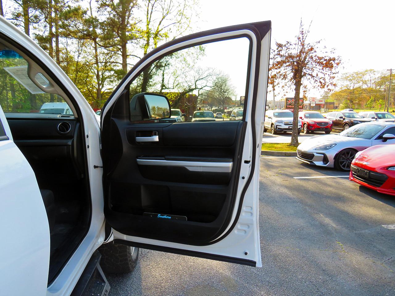 Toyota Tundra 4WD Truck CrewMax 5.7L FFV V8 6-Spd AT SR5 (Natl) 2014