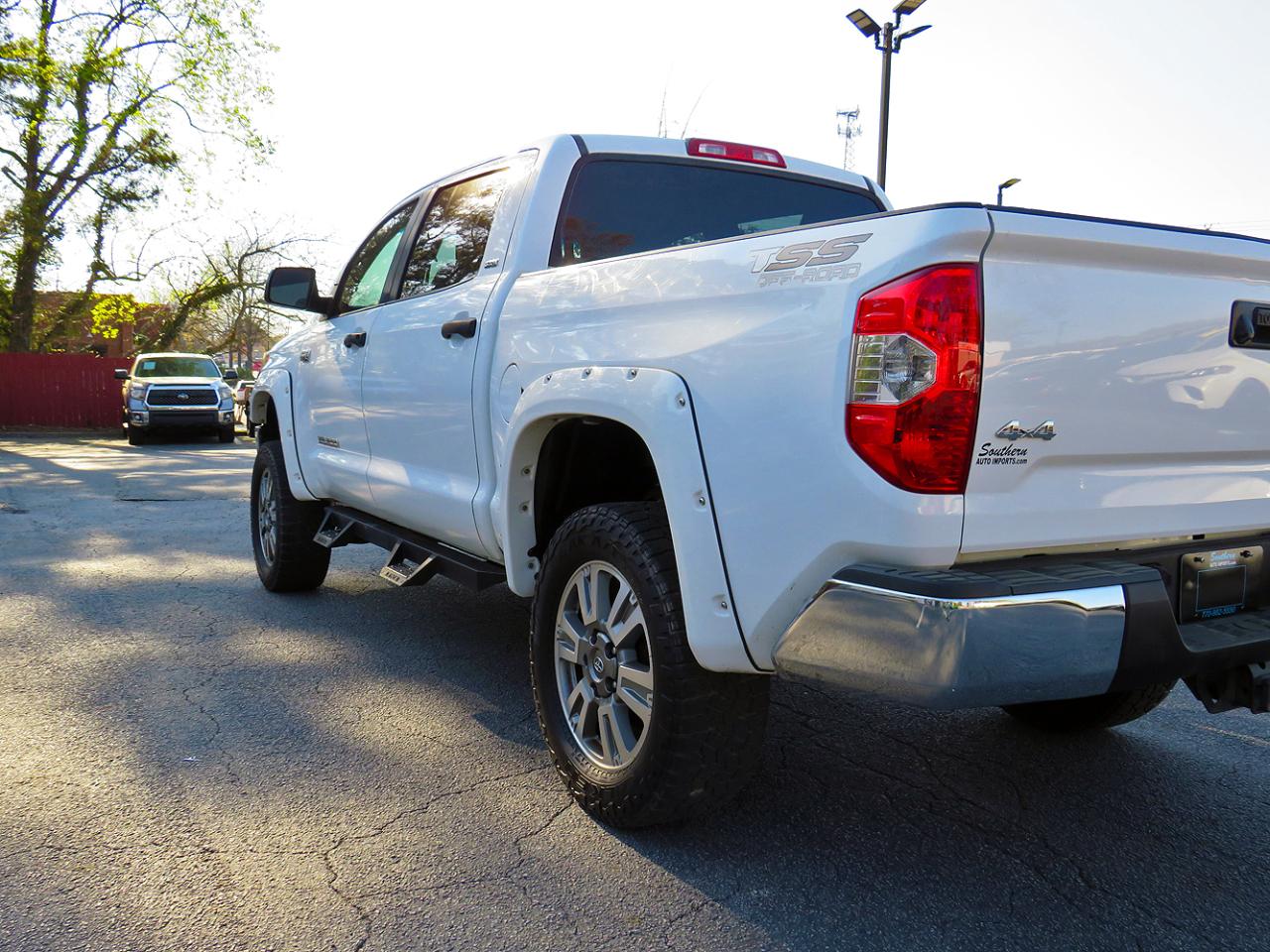 Toyota Tundra 4WD Truck CrewMax 5.7L FFV V8 6-Spd AT SR5 (Natl) 2014