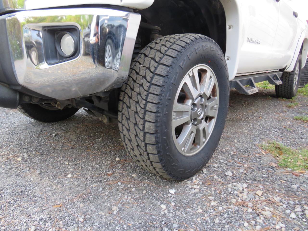 Toyota Tundra 4WD Truck CrewMax 5.7L FFV V8 6-Spd AT SR5 (Natl) 2014