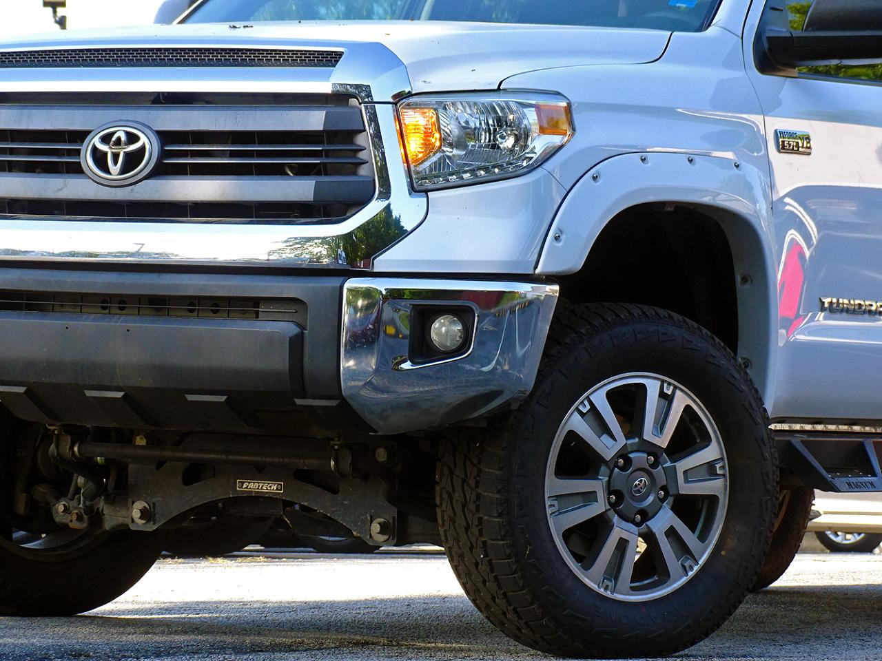 Toyota Tundra 4WD Truck CrewMax 5.7L FFV V8 6-Spd AT SR5 (Natl) 2014
