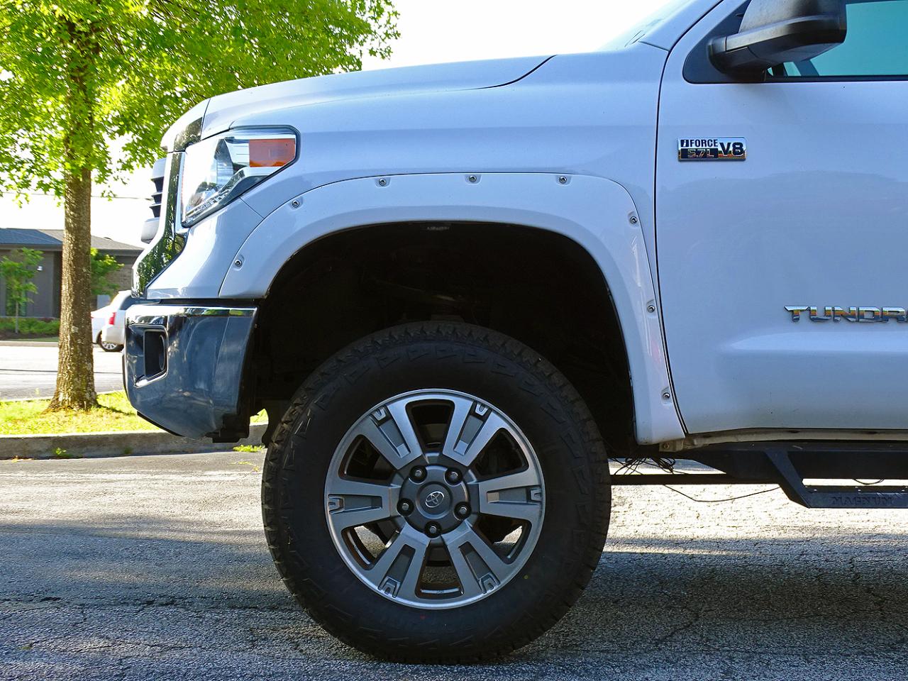 Toyota Tundra 4WD Truck CrewMax 5.7L FFV V8 6-Spd AT SR5 (Natl) 2014