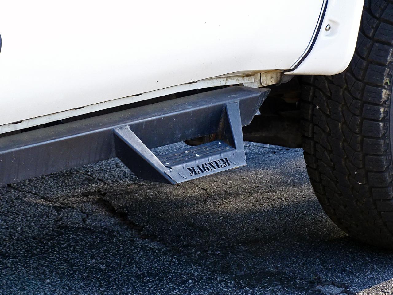 Toyota Tundra 4WD Truck CrewMax 5.7L FFV V8 6-Spd AT SR5 (Natl) 2014