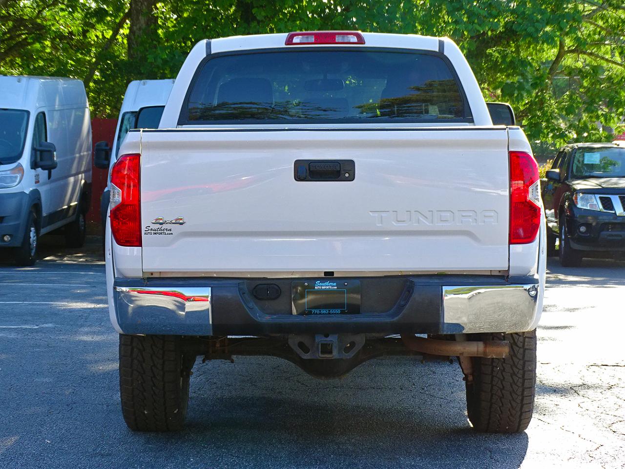 Toyota Tundra 4WD Truck CrewMax 5.7L FFV V8 6-Spd AT SR5 (Natl) 2014