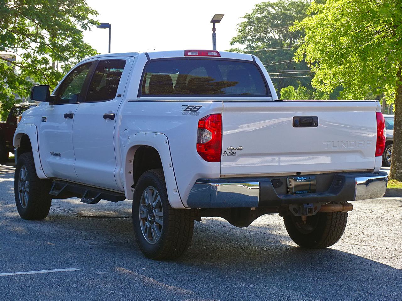 Toyota Tundra 4WD Truck CrewMax 5.7L FFV V8 6-Spd AT SR5 (Natl) 2014