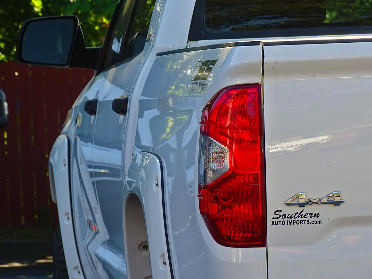 Toyota Tundra 4WD Truck CrewMax 5.7L FFV V8 6-Spd AT SR5 (Natl) 2014
