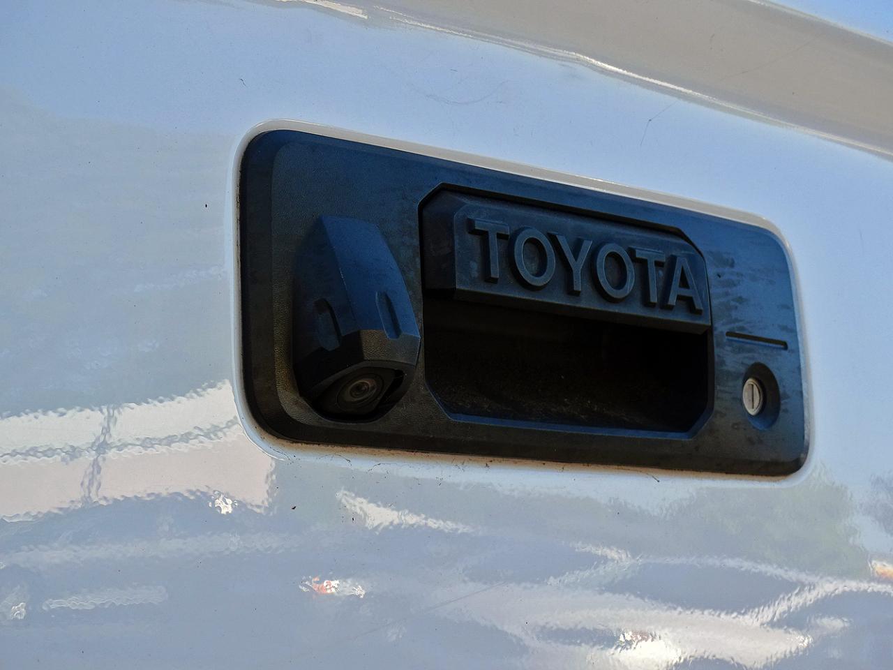 Toyota Tundra 4WD Truck CrewMax 5.7L FFV V8 6-Spd AT SR5 (Natl) 2014